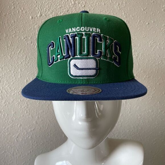 NWT Mitchell & Ness Vintage Hockey Vancouver Canucks Adjustable Flat Bill Cap - Picture 1 of 9